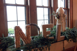 Noel holiday decor