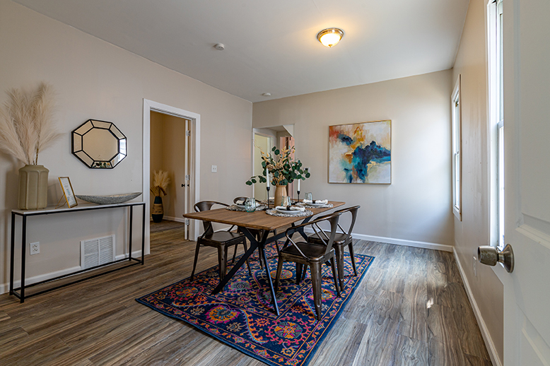 3353 West 32nd Street Residential Staging by Roomlaut 3353 West 32nd Street Residential Staging by Roomlaut