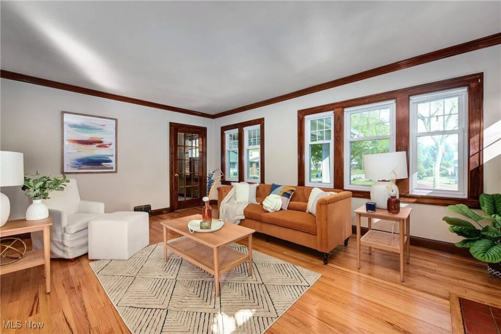3438 W 133rd Street Residential Staging by Roomlaut 3438 W 133rd Street Residential Staging