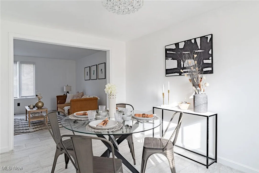 Roomlaut_340ManhattanPkwy_Dining2