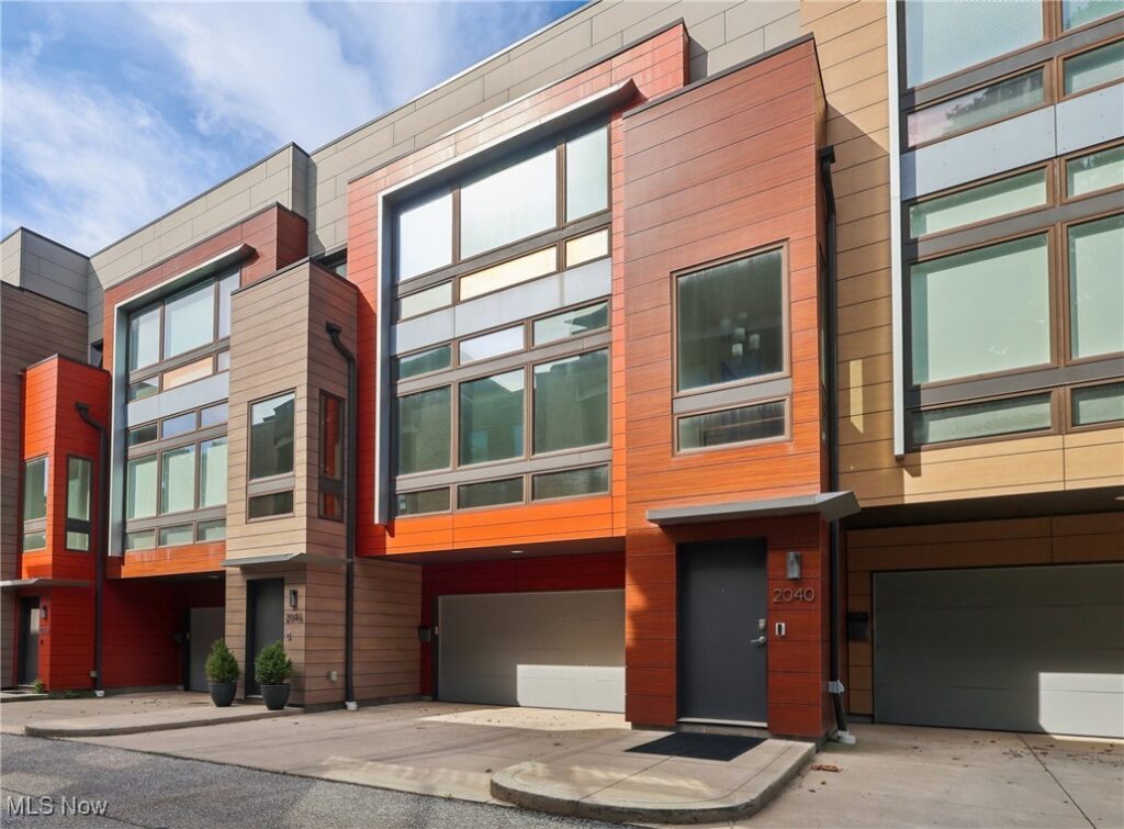 2046 West 11th Place Roomlaut Assessment 2020 2046 West 11th Place Assessment 2020