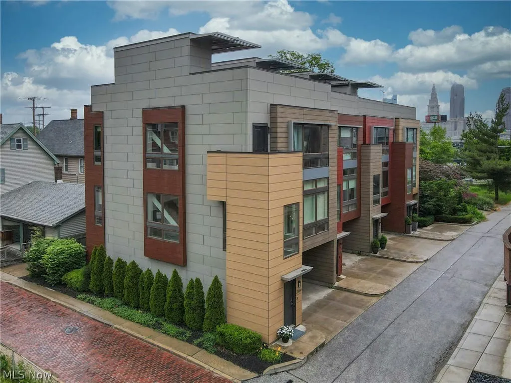 2060 W11th Street Roomlaut Assessment 2018 2060 W11th Street Assessment 2018